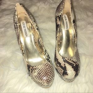Steve Madden Snake skin wedge